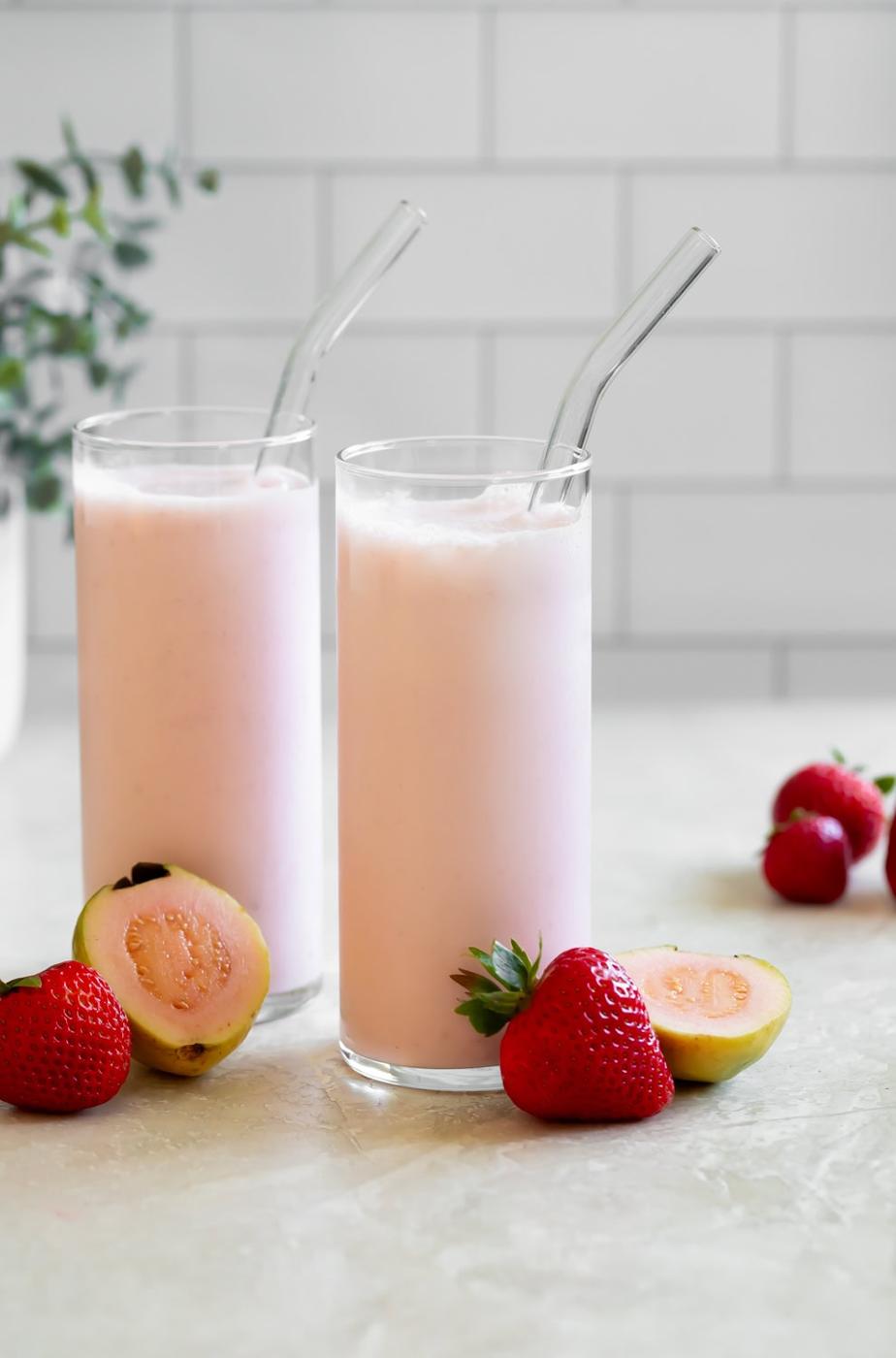 Strawberry Guava Shake (Batido De Guayaba y Fresa)