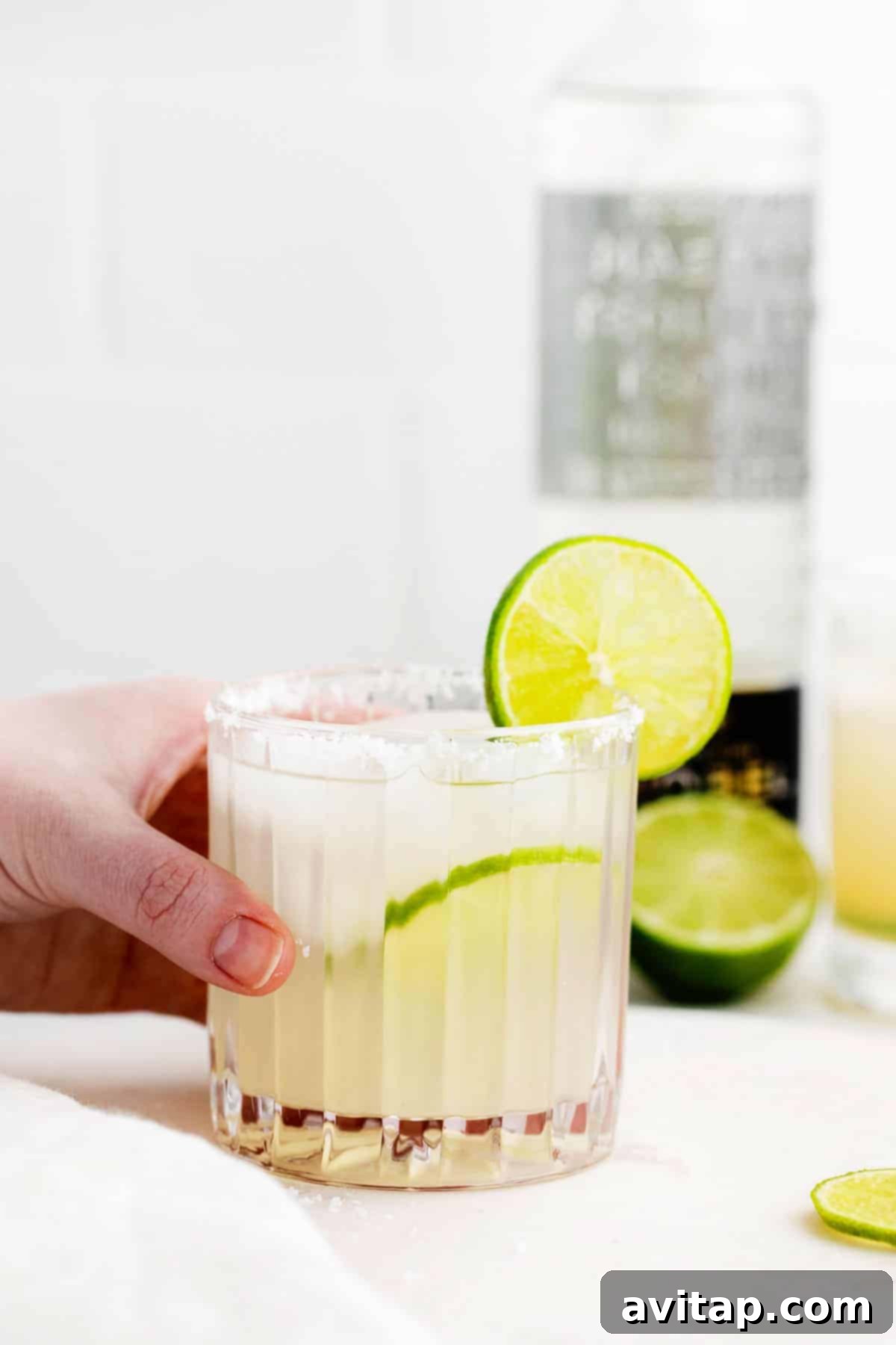 The Perfect Margarita 8 A glass of margarita with fresh lime slices on the glass.