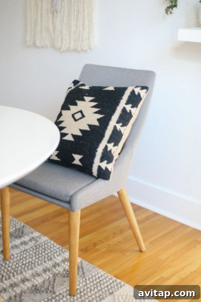 Aztec Patterned Decorative Pillow