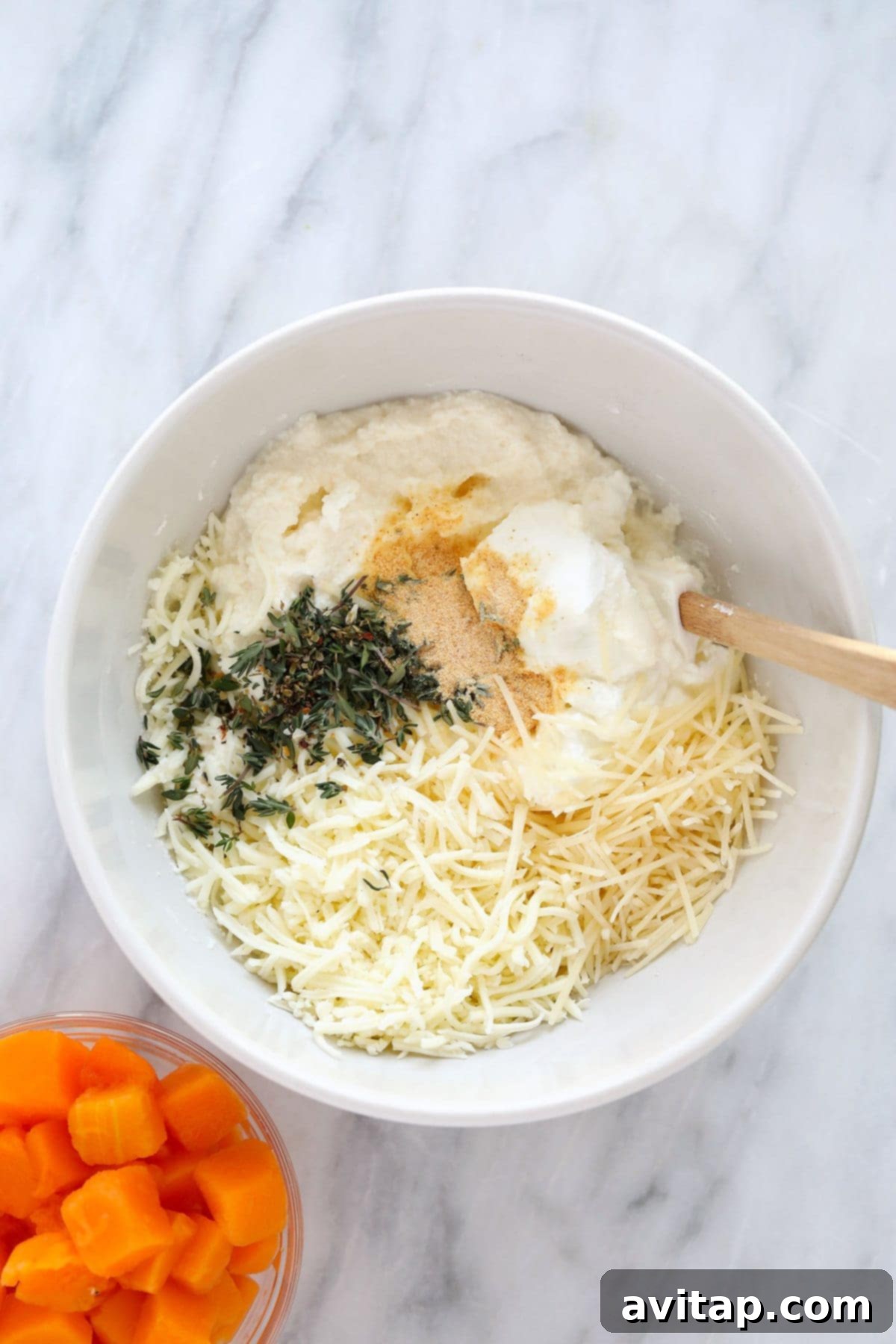 Creamy ricotta cheese sauce, perfectly seasoned, ready for layering in a bowl.