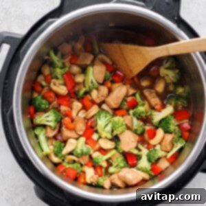 A high-quality image of Instant Pot Cashew Chicken for the recipe card