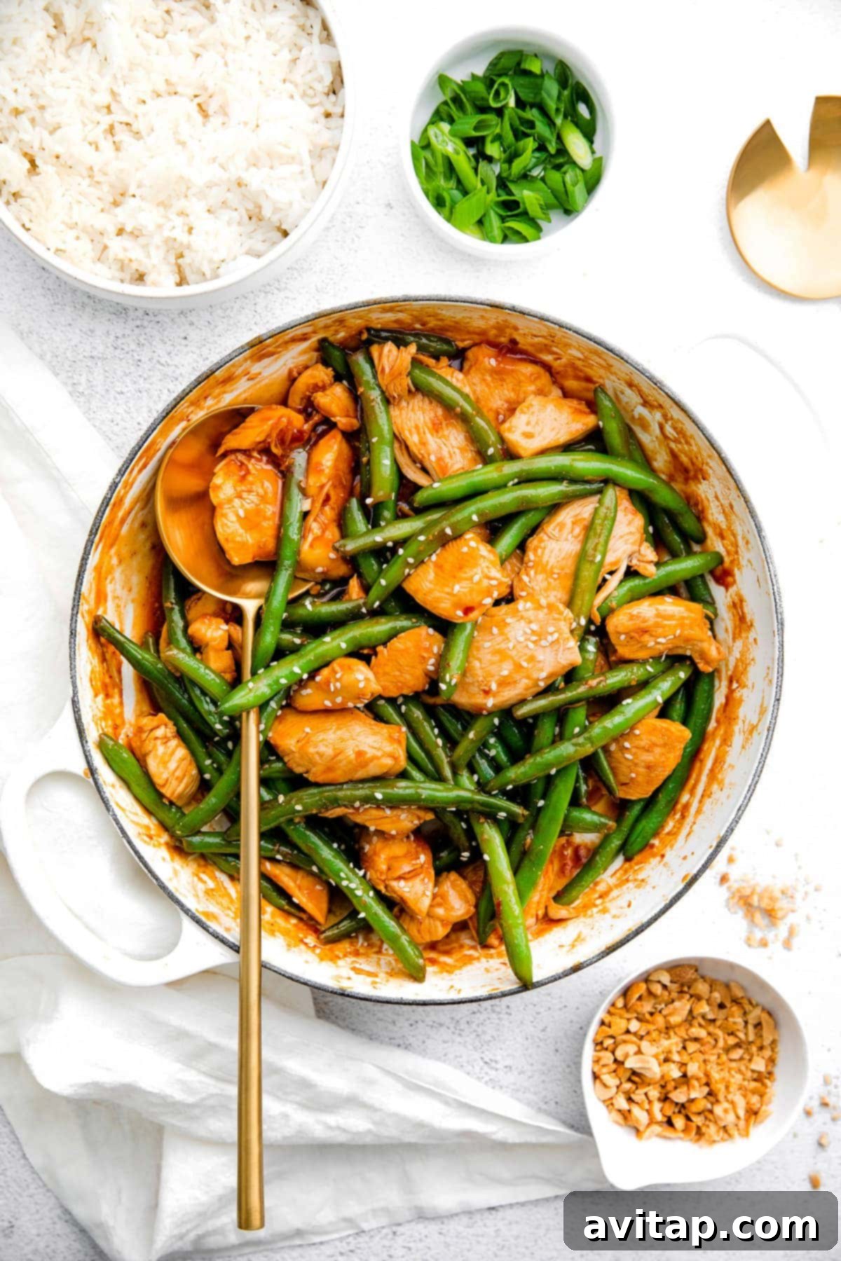 Healthy Kung Pao Chicken: Quick, Easy, and Bursting with Flavor Sizzling Kung Pao Chicken with vibrant green beans in a pan, ready to serve.