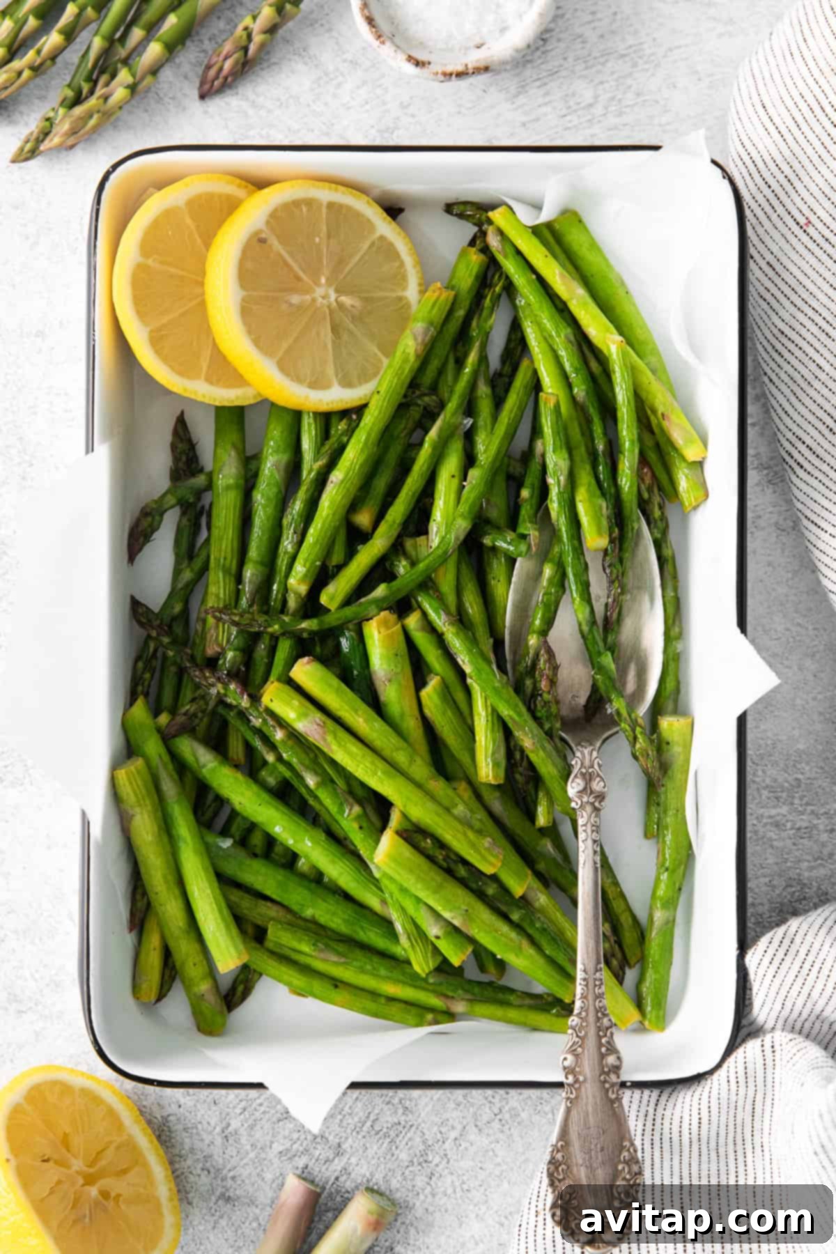 Crispy Air Fryer Asparagus 2 Crispy air fryer asparagus presented beautifully in a serving tray.