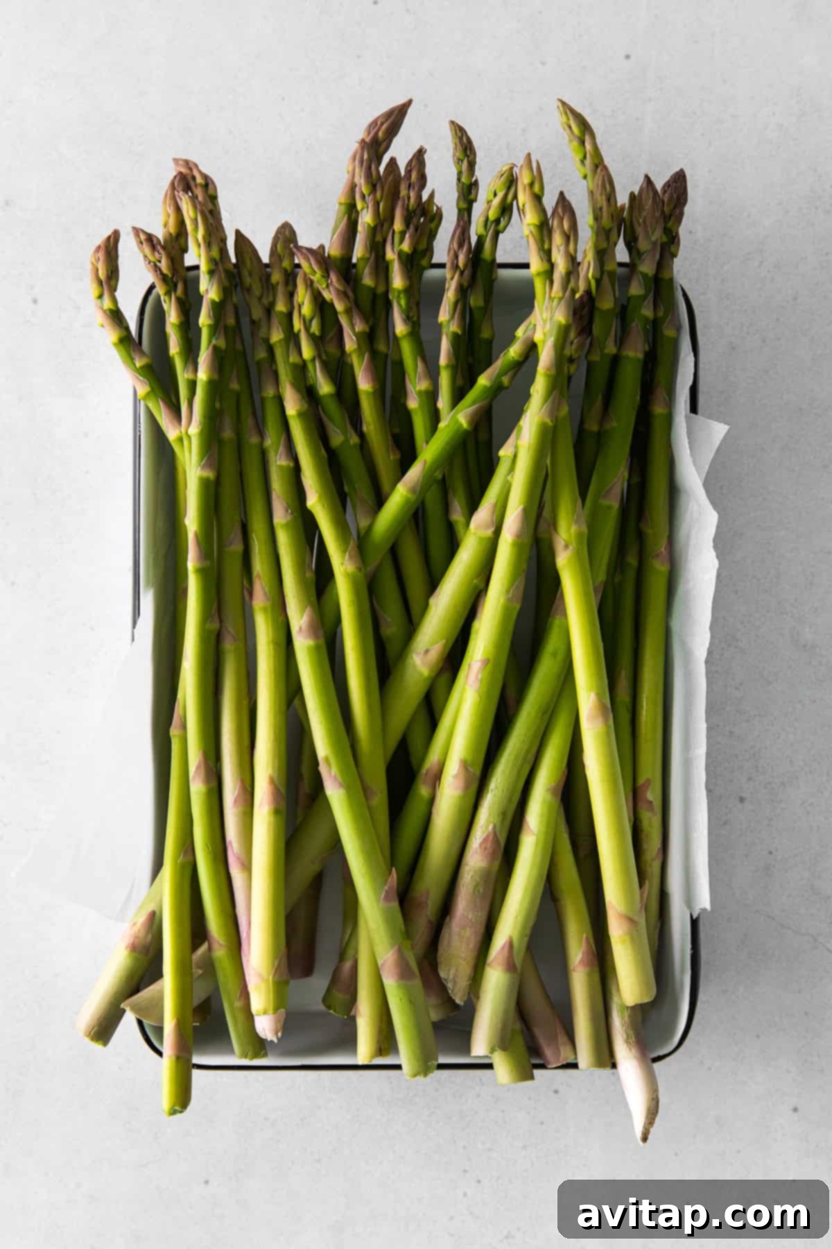Crispy Air Fryer Asparagus 3 A bunch of fresh, vibrant green asparagus spears ready for cooking.