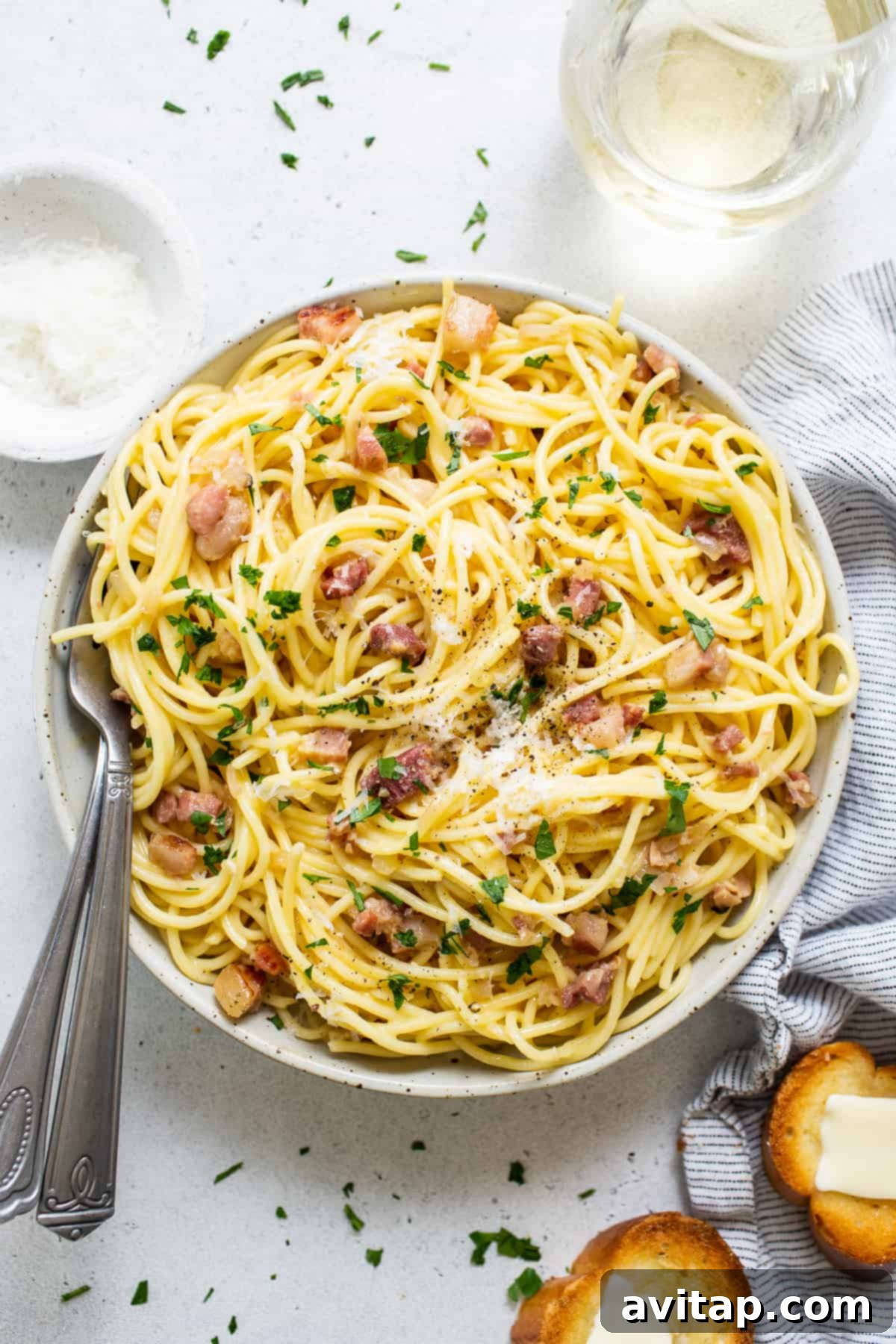Easy Weeknight Carbonara 2 A beautifully presented bowl of creamy spaghetti carbonara with crispy bacon and grated parmesan.