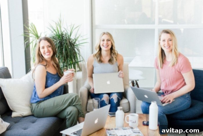 2018 Year in Review 5 The expanded Fit Foodie Finds team smiling and working together, symbolizing growth.