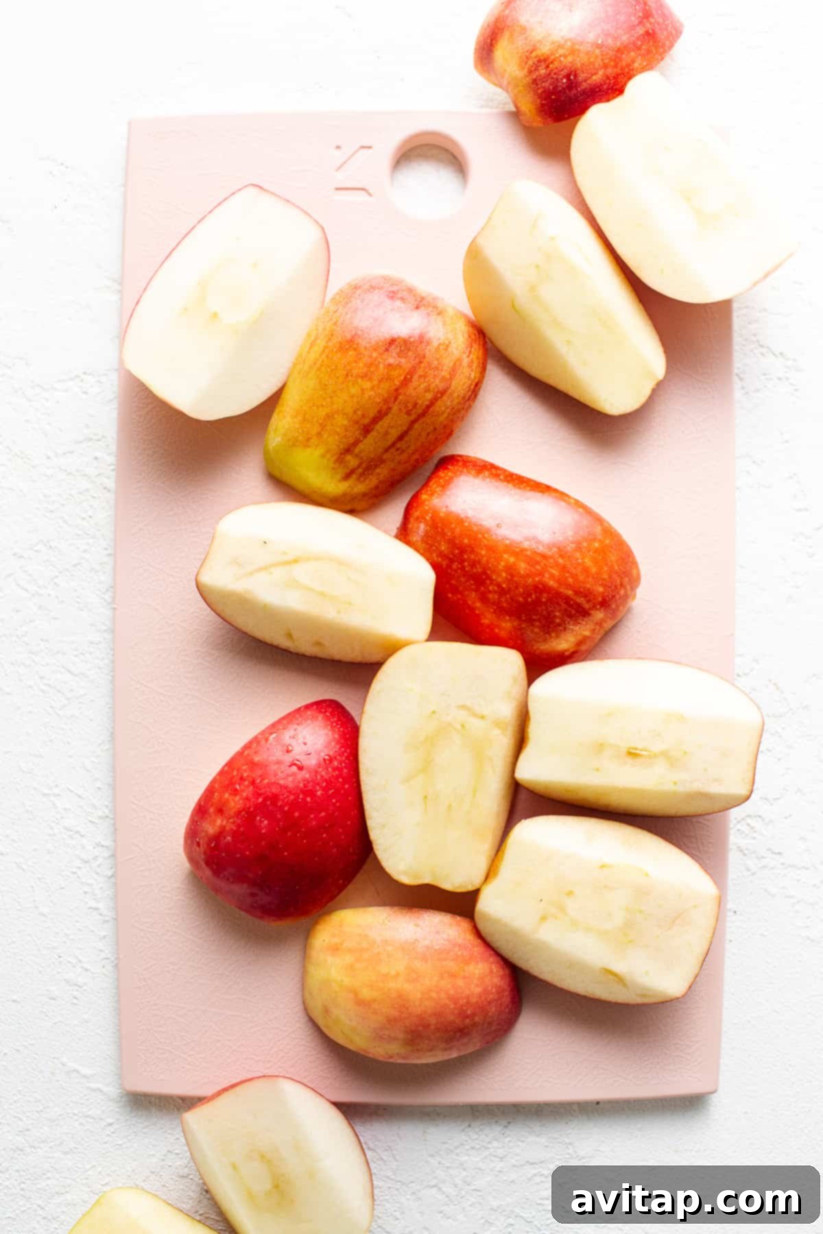 Easy Instant Pot Applesauce 3 A selection of fresh apples, including Gala, Honeycrisp, and Granny Smith, suitable for making applesauce.
