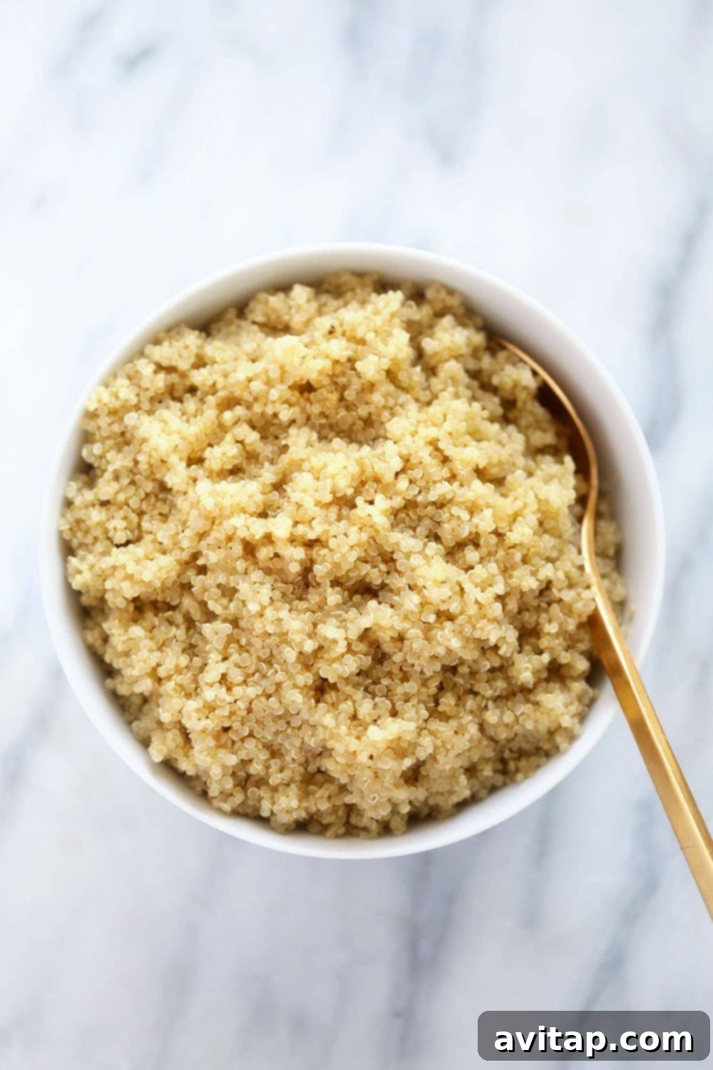 Learn a foolproof way to make perfectly fluffy quinoa every time with this stovetop quinoa recipe. All you need is quinoa and water and you're good to go! Perfectly cooked fluffy quinoa in a bowl, ready to be served as a healthy meal.