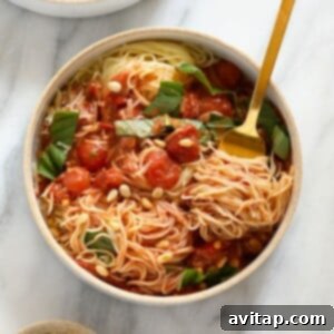 Summer pasta: spaghetti with tomatoes and basil.